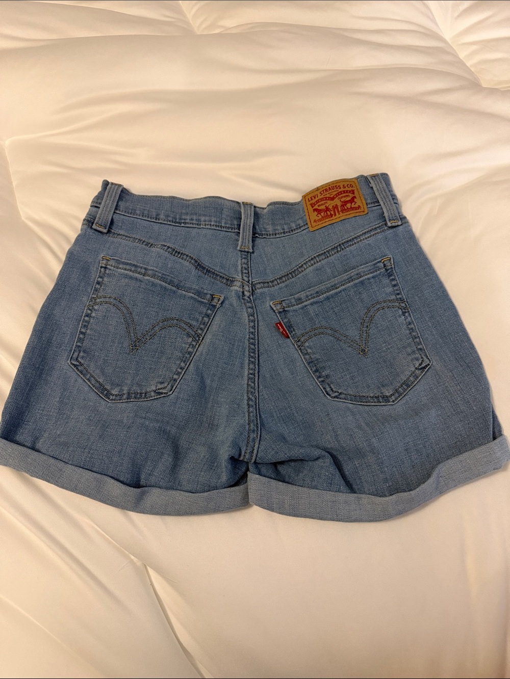 Levi's Light Blue Rolled Hem Denim Shorts Mid-Length STRETCHY - Picture 2 of 2